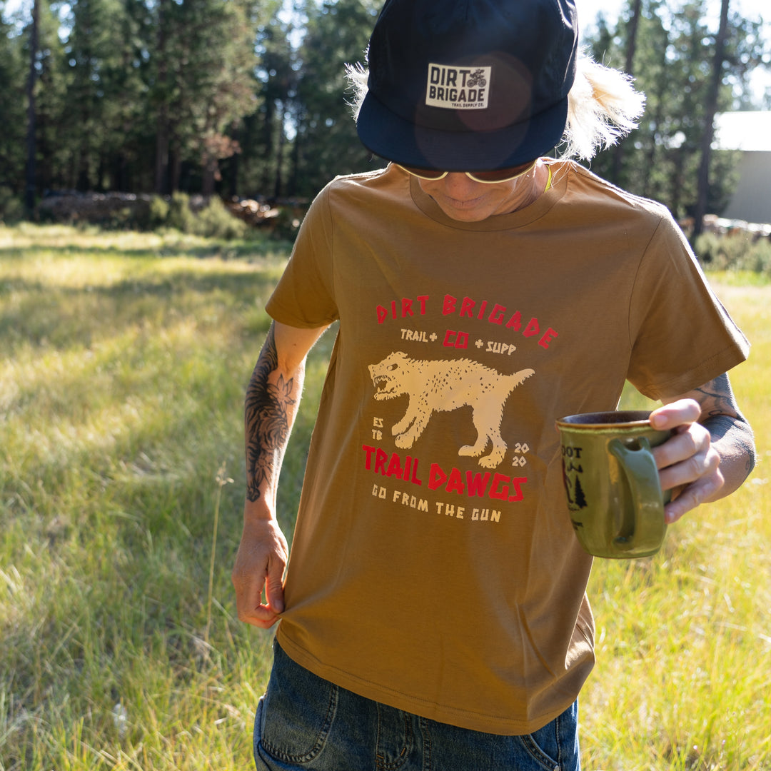 WOMEN'S TRAIL DAWGS SUMMER TEE (Camel)