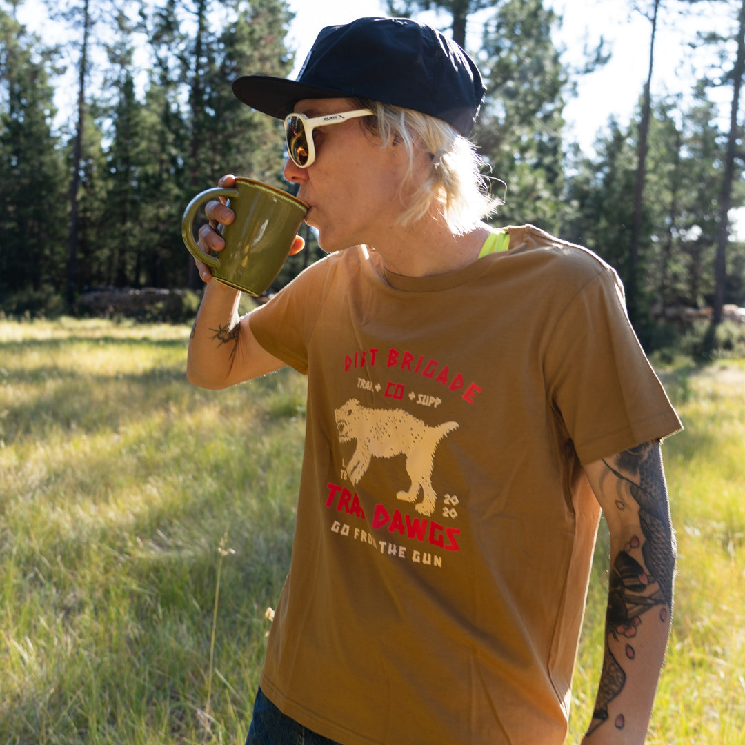 WOMEN'S TRAIL DAWGS SUMMER TEE (Camel)