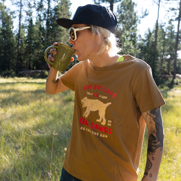 WOMEN'S TRAIL DAWGS SUMMER TEE (Camel)